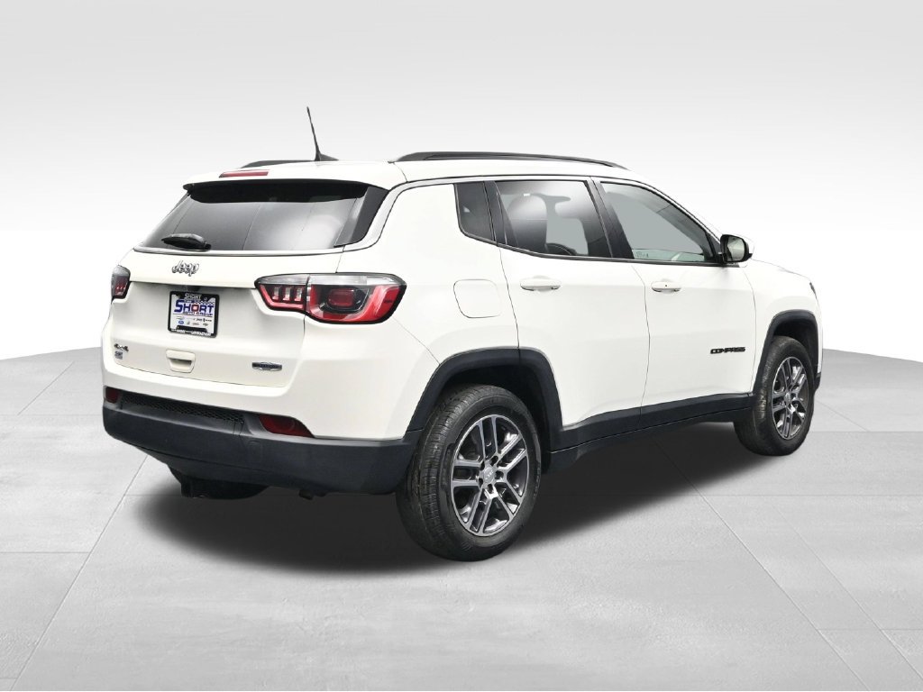 Used 2017 Jeep Compass Latitude w/ Popular Equipment Group AWD/4WD image 5