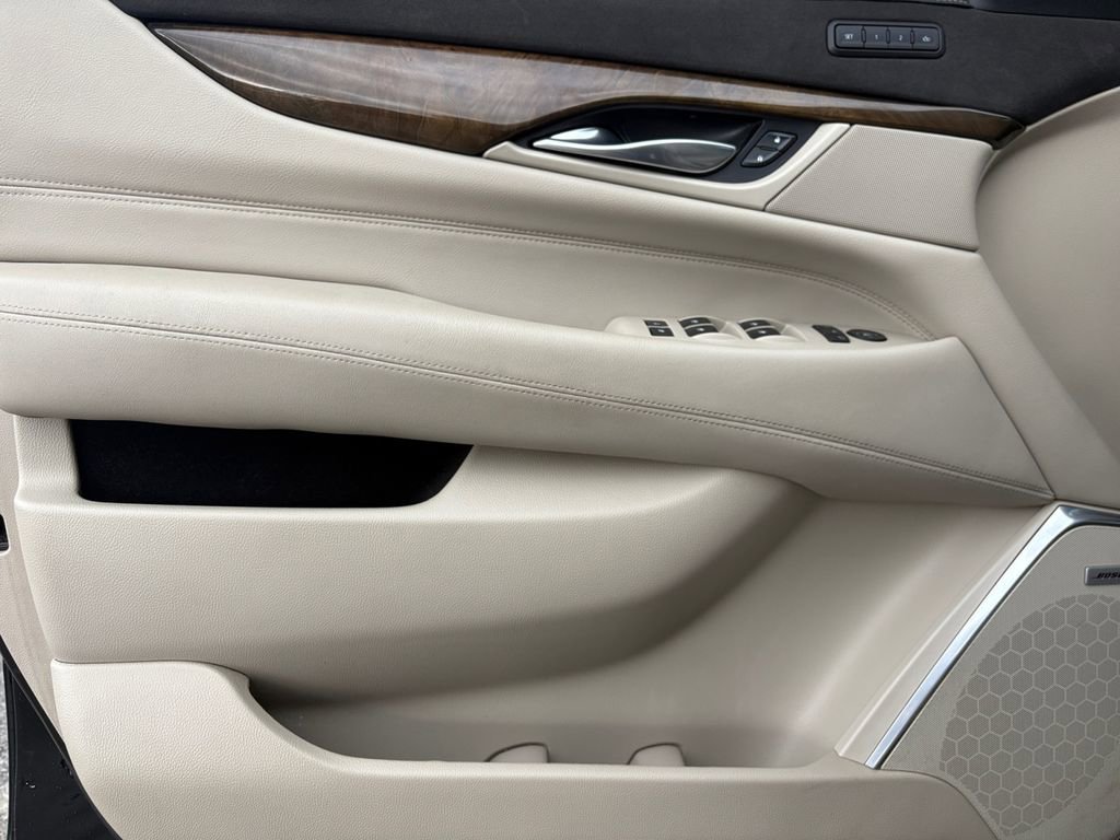 Used 2019 Cadillac Escalade ESV Luxury image 10