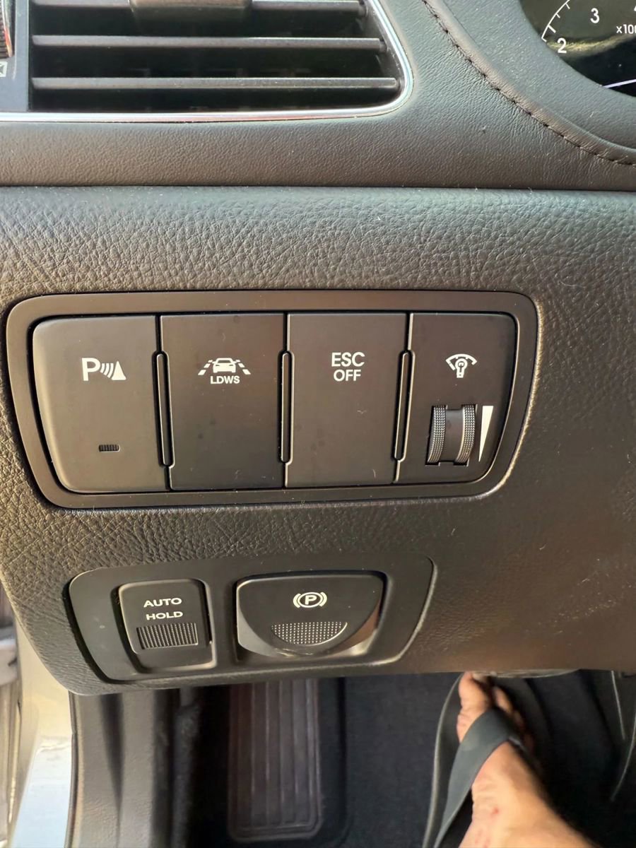 Used 2012 Hyundai Genesis 3.8 w/ Premium Pkg image 13