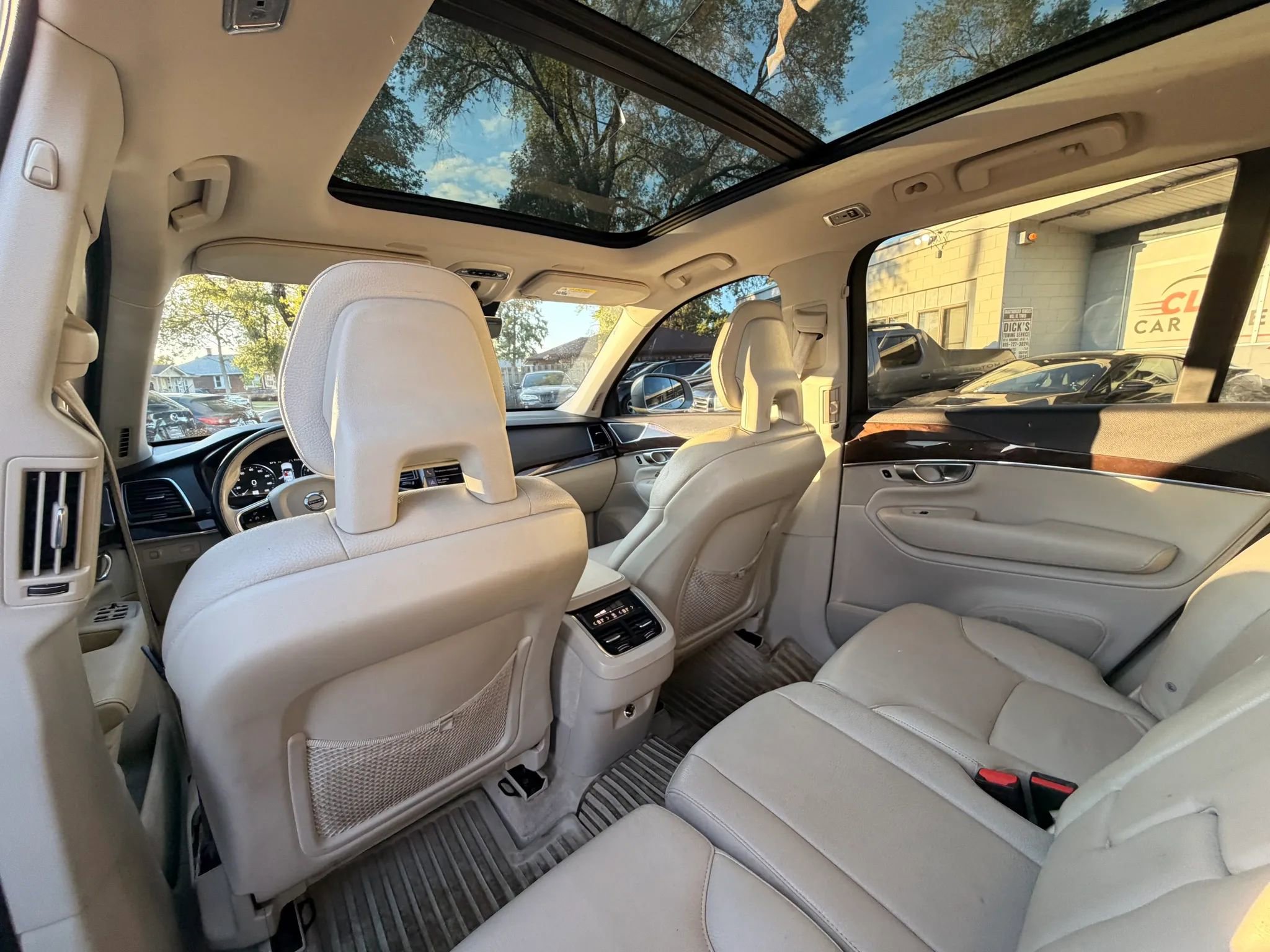 Used 2016 Volvo XC90 T6 Momentum w/ Momentum Plus Package AWD/4WD image 12