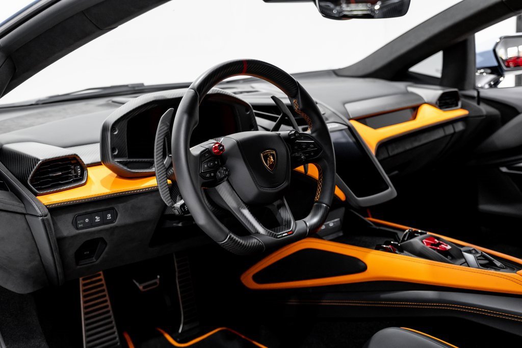Used 2024 Lamborghini Revuelto image 9