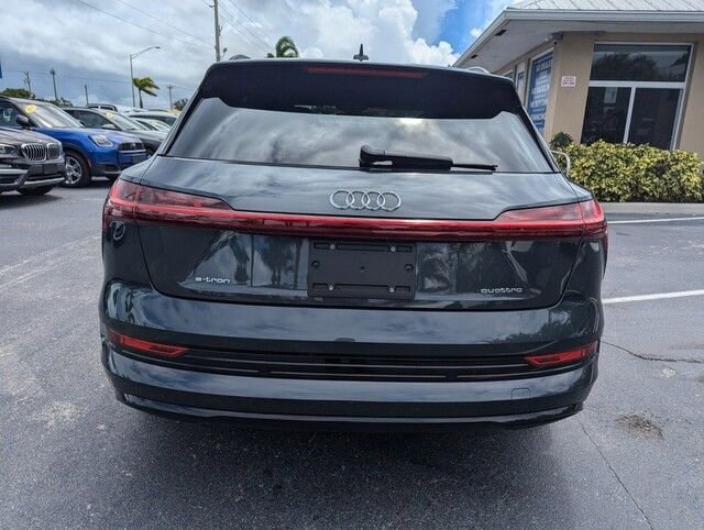 Used 2022 Audi e-tron Premium w/ Convenience Plus Package image 5