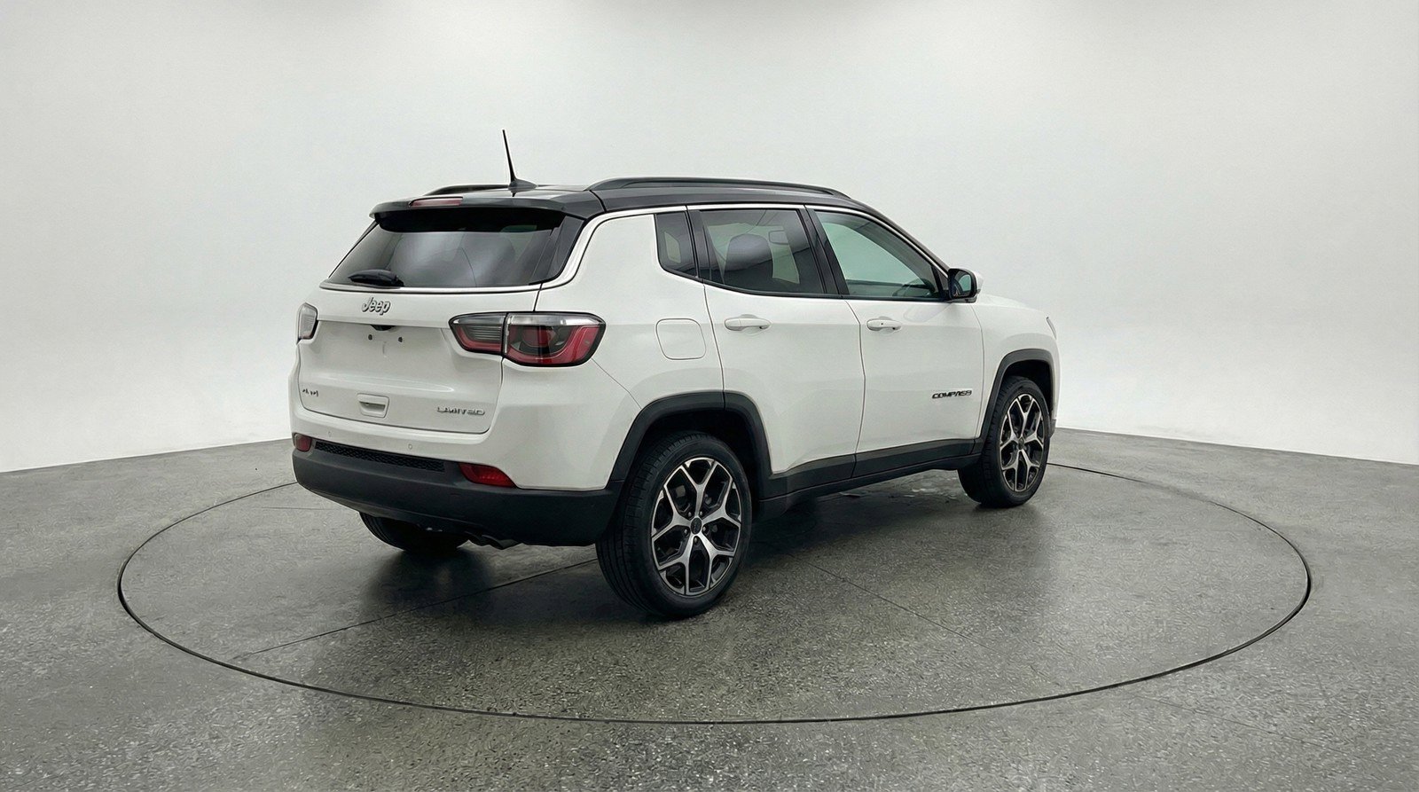 Used 2025 Jeep Compass Limited image 9