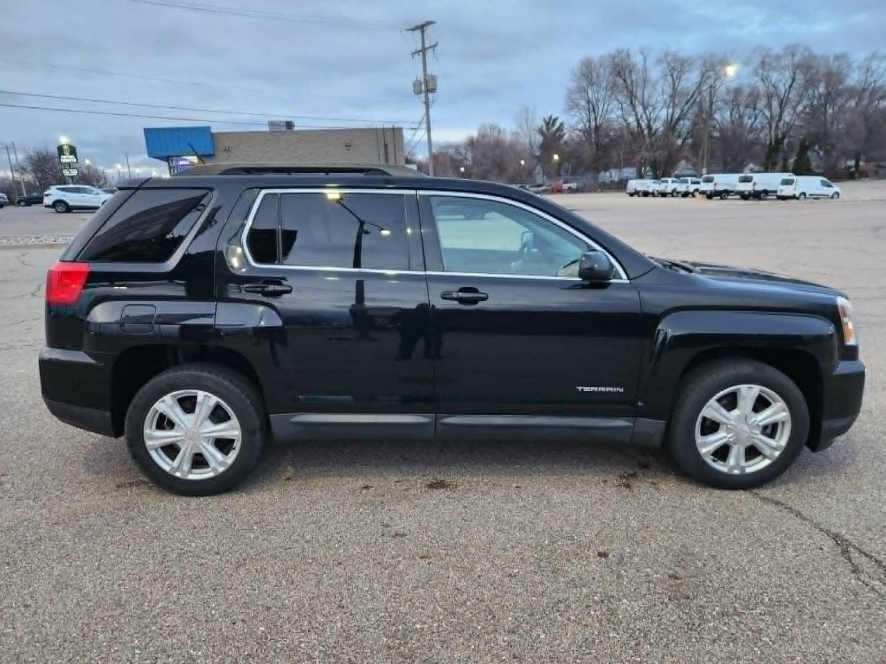 Used 2017 GMC Terrain SLE w/ Convenience Package image 3