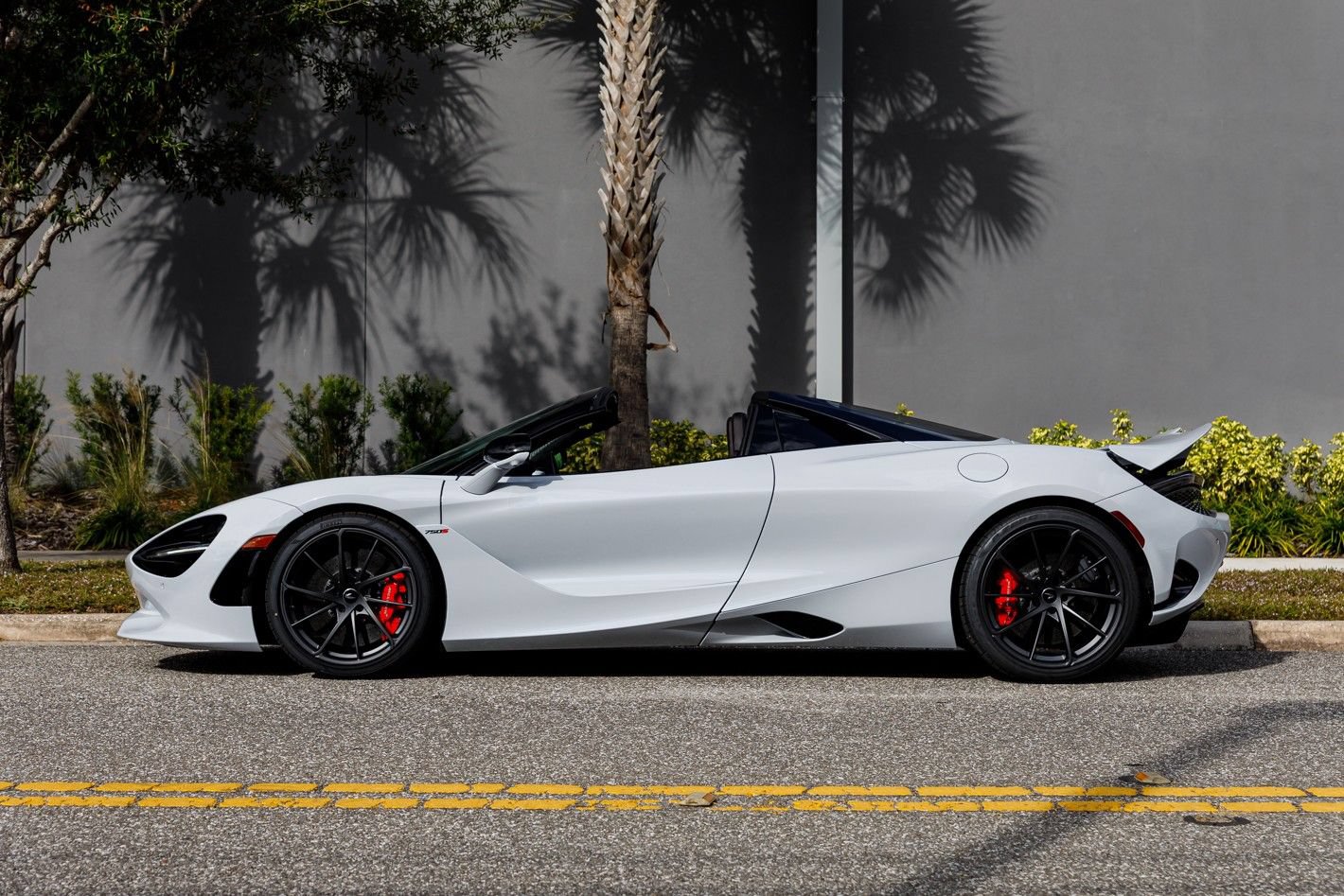 Used 2026 McLaren 750S Spider RWD image 18