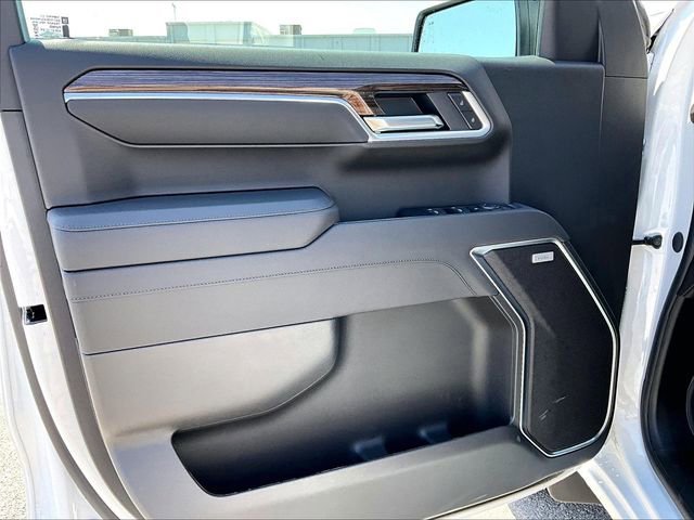 New 2026 Chevrolet Silverado 1500 RST w/ Dark Appearance Package AWD/4WD image 24