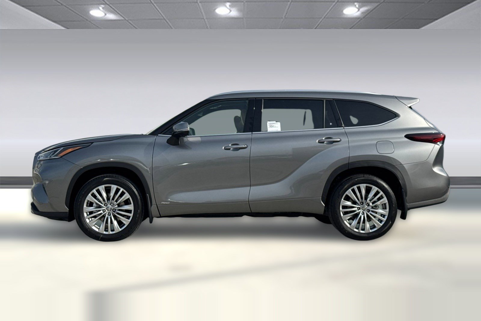 New 2026 Toyota Highlander Platinum AWD/4WD image 2