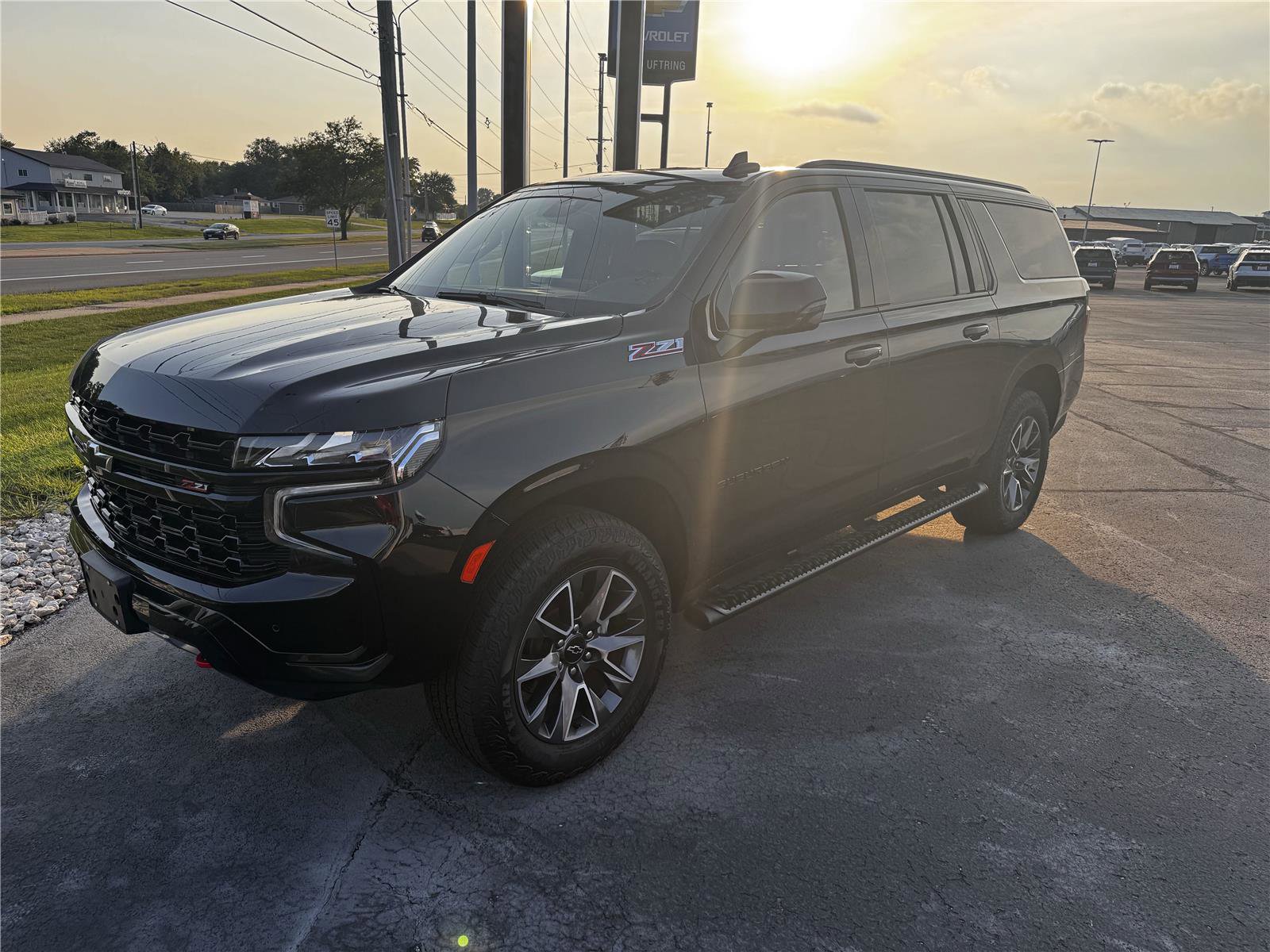 Used 2024 Chevrolet Suburban Z71 w/ Luxury Package AWD/4WD image 5
