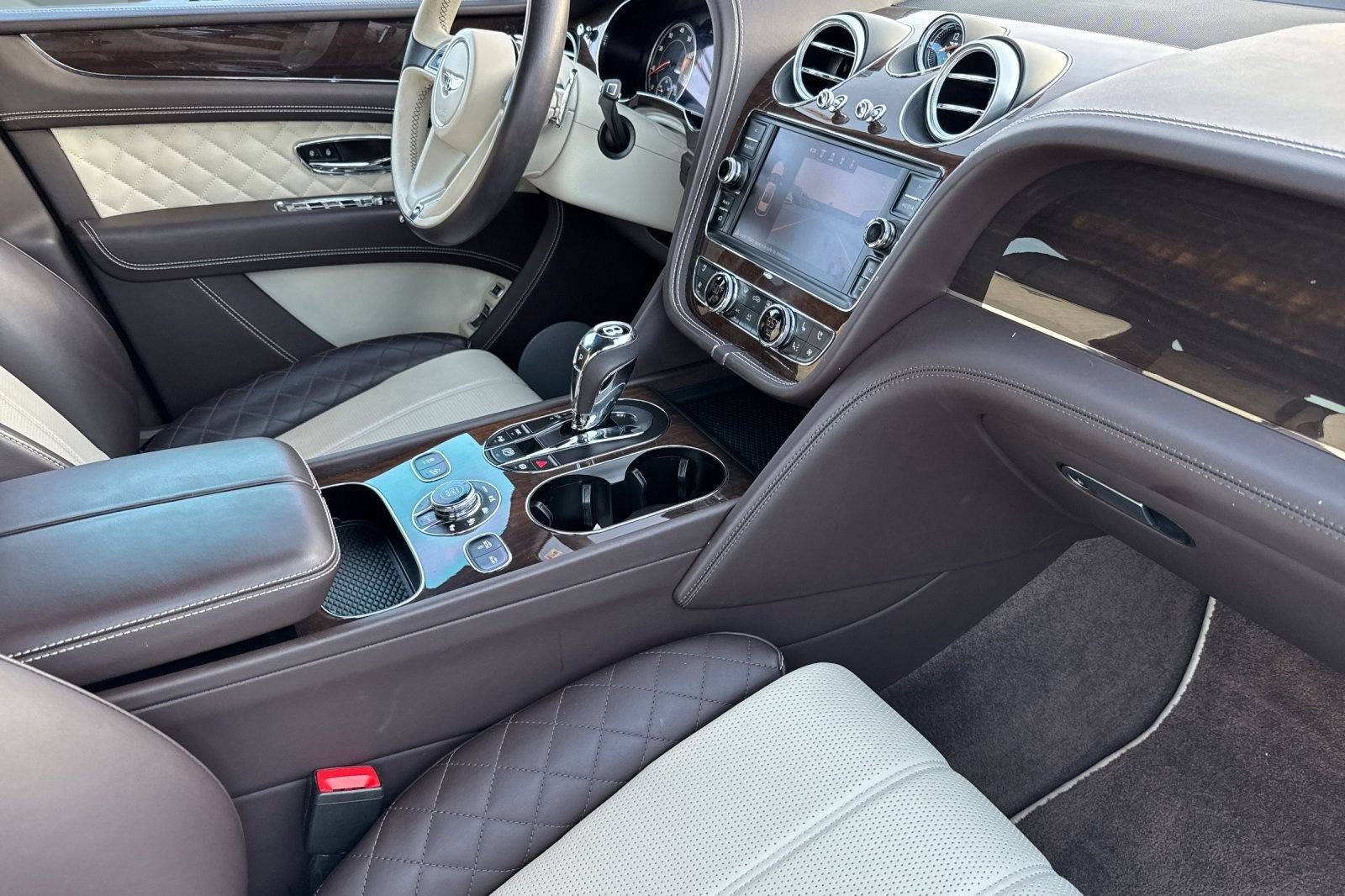 Used 2018 Bentley Bentayga image 33