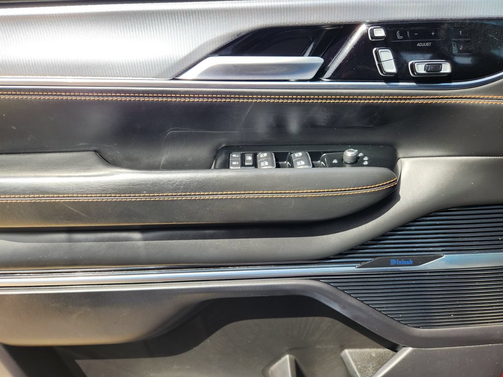 Used 2022 Jeep Grand Wagoneer Series III AWD/4WD image 23