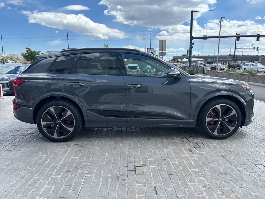 Used 2025 Audi SQ6 e-tron Prestige AWD/4WD image 6