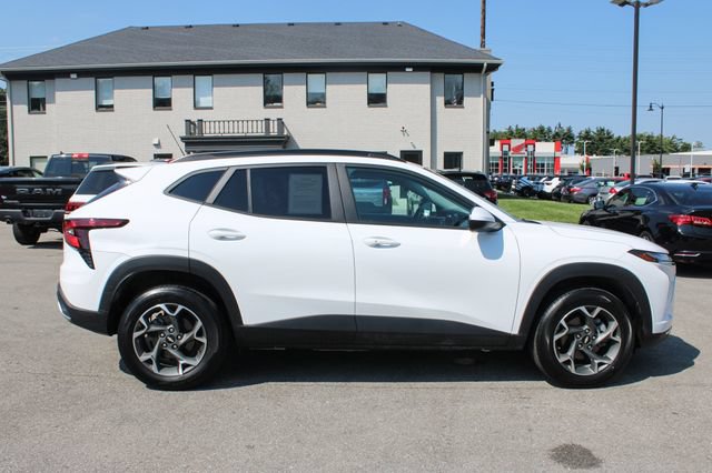 Used 2024 Chevrolet Trax LT w/ Driver Confidence Package FWD image 6