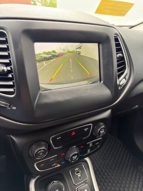Used 2020 Jeep Compass Latitude w/ Cold Weather Group AWD/4WD image 10