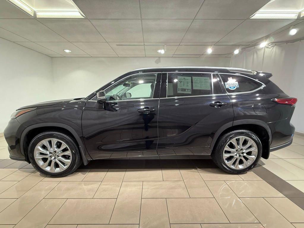 Used 2023 Toyota Highlander Limited AWD/4WD image 2