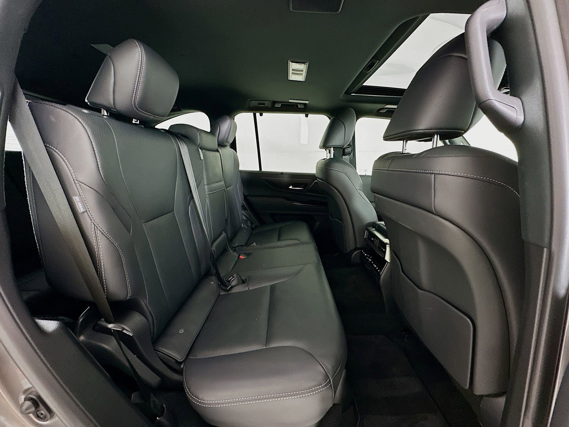 Used 2025 Lexus LX 700h Luxury image 31