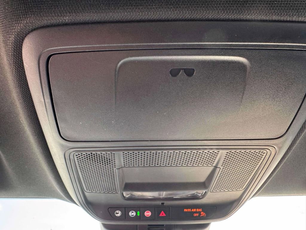 Used 2025 GMC Acadia Elevation image 24