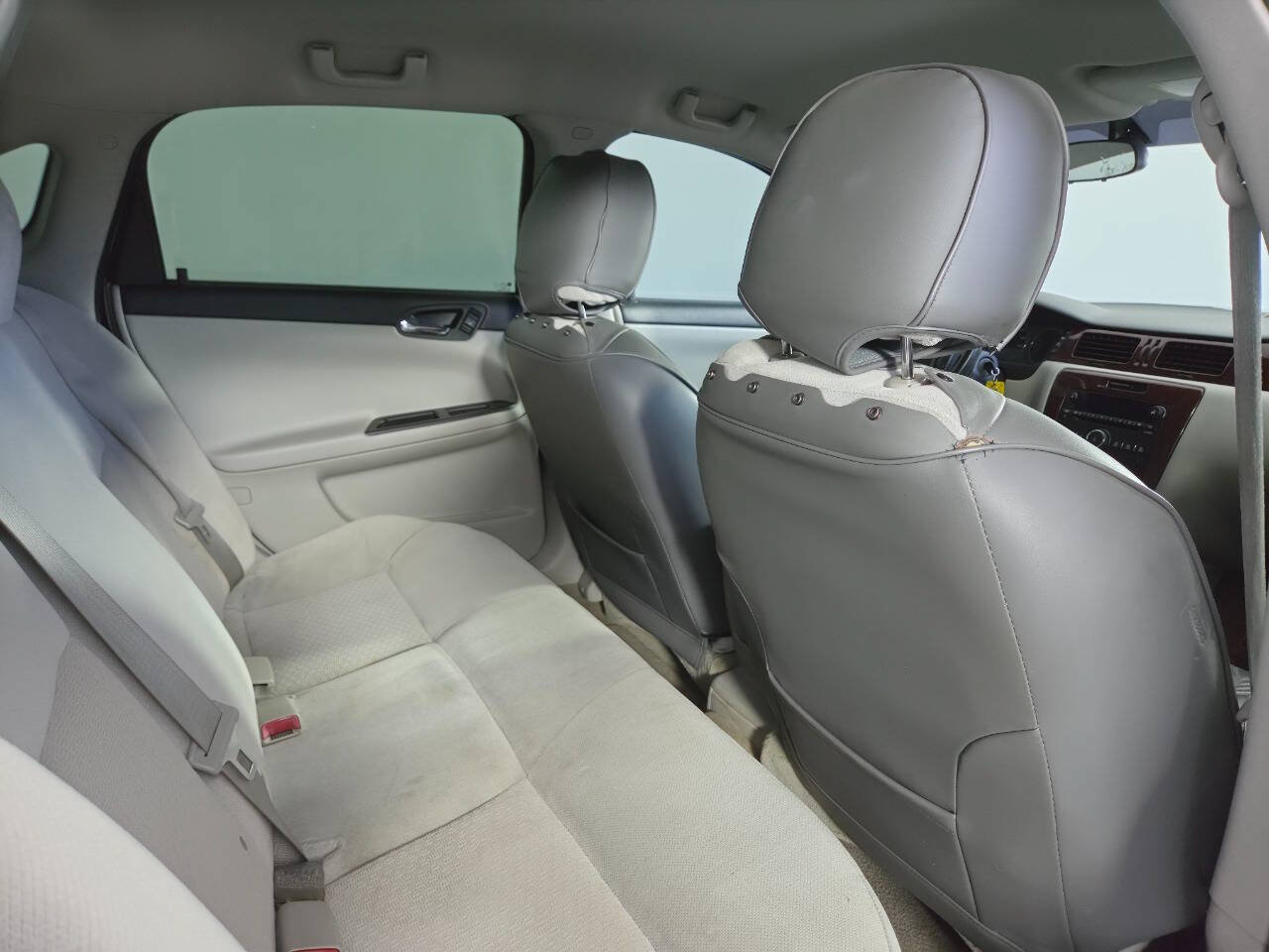 Used 2011 Chevrolet Impala LT FWD image 27