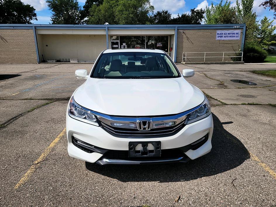 Used 2017 Honda Accord EX-L image 2
