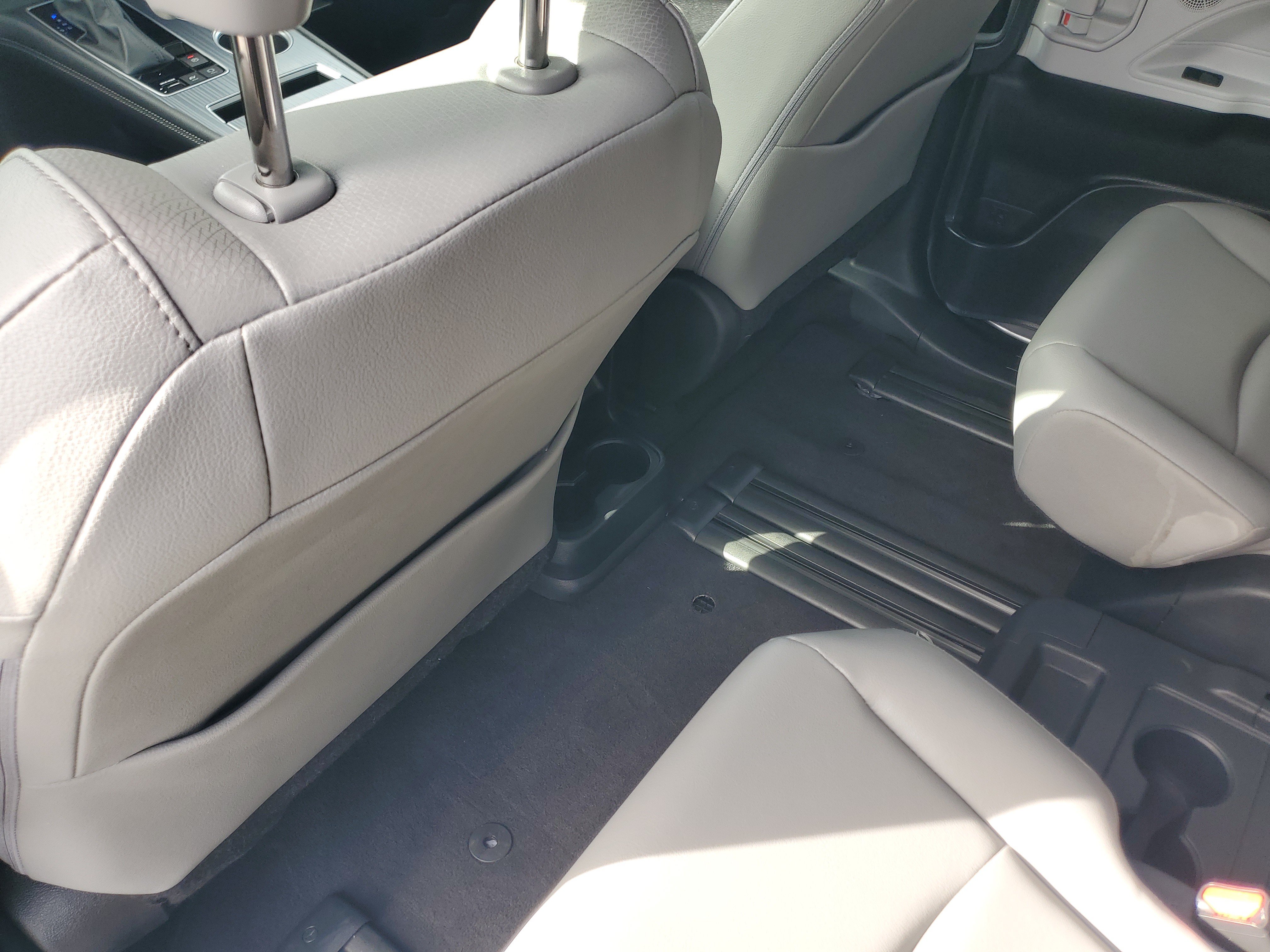 Certified 2025 Toyota Sienna XLE FWD image 12