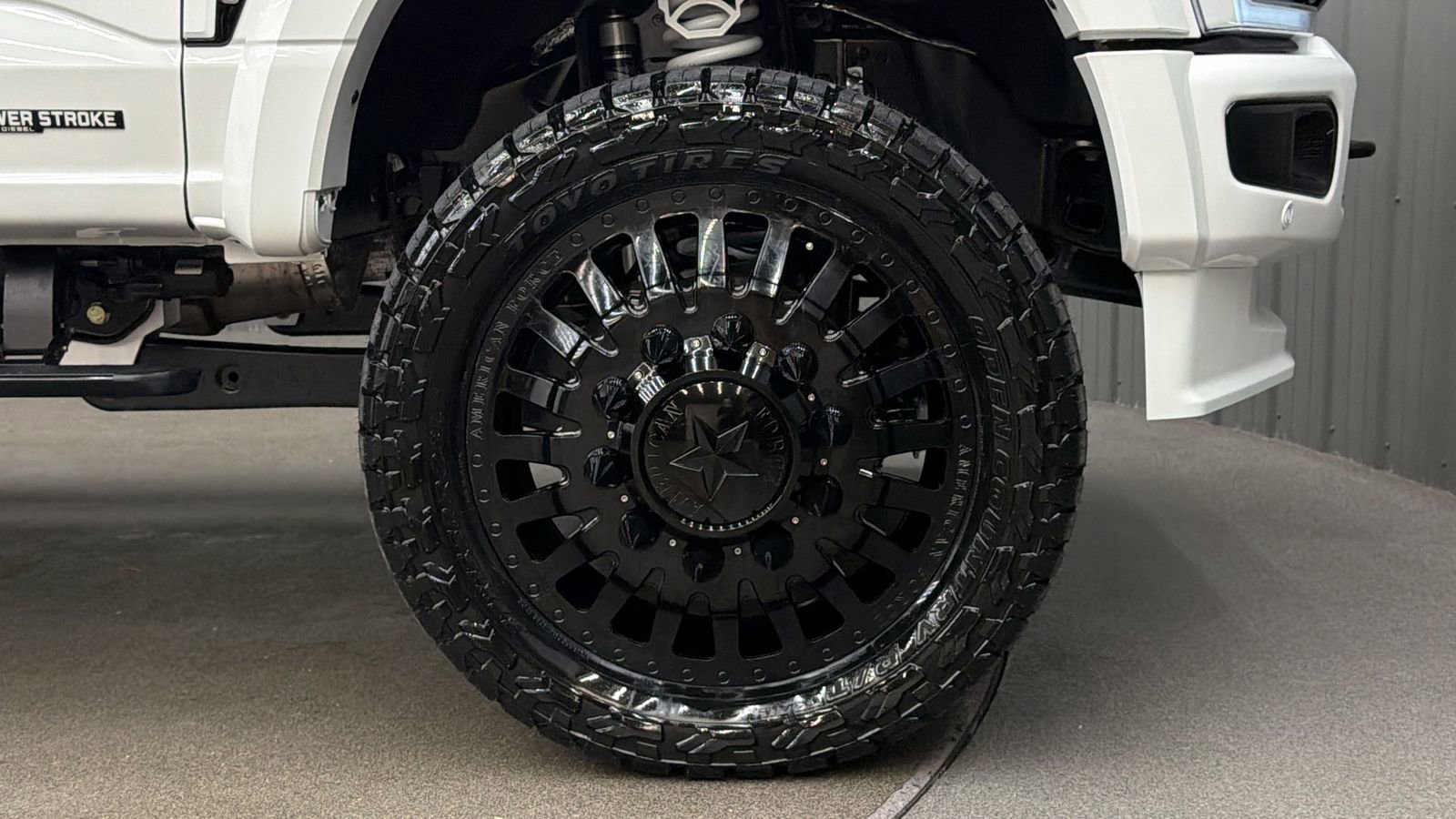 Used 2026 Ford F450 Platinum w/ FX4 Off-Road Package AWD/4WD image 9
