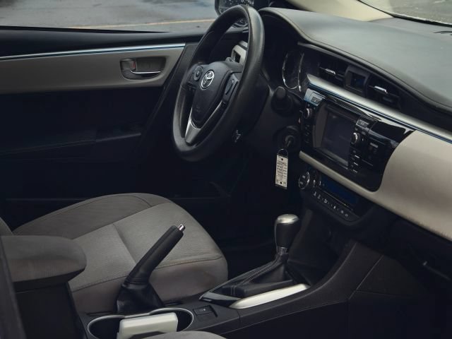 Used 2014 Toyota Corolla LE FWD image 29