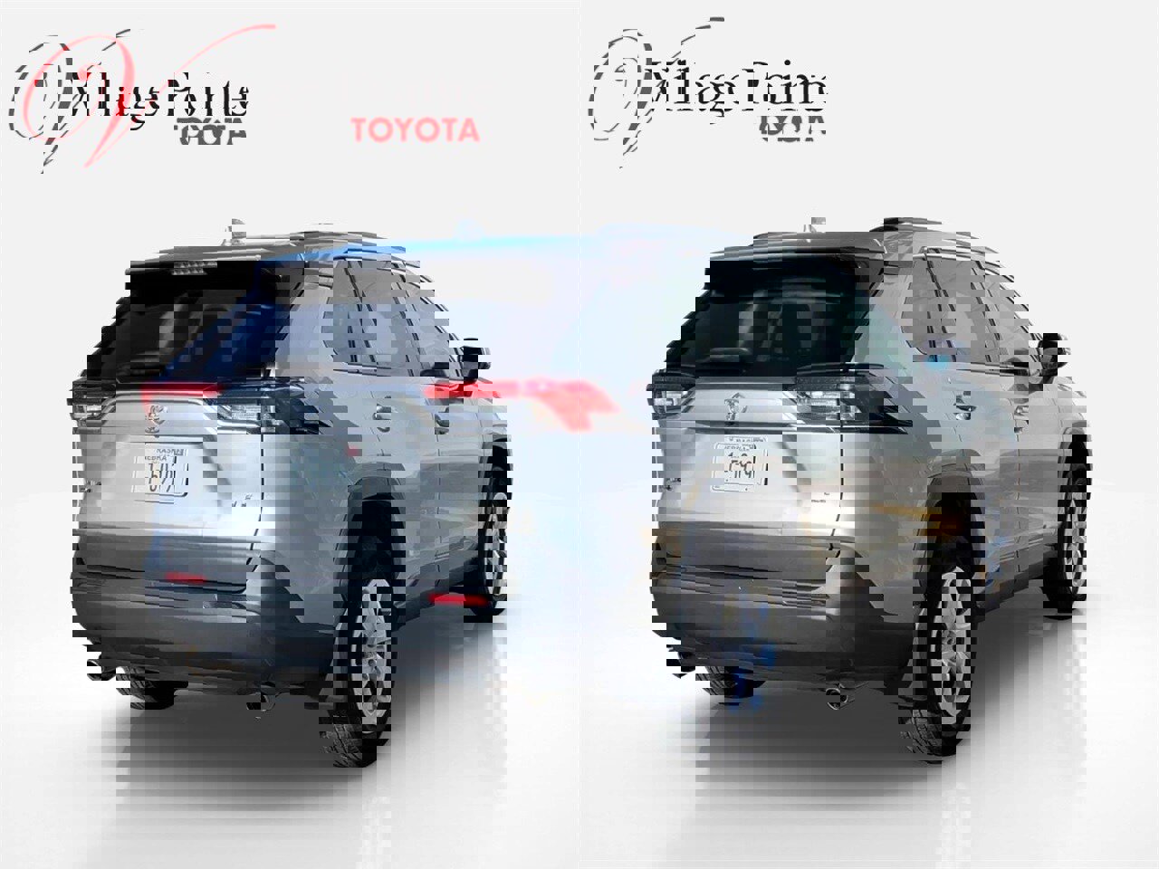 Used 2020 Toyota RAV4 LE image 4