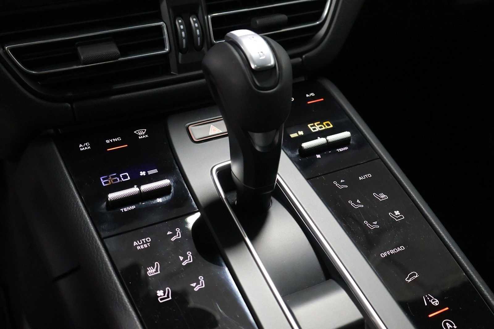 Used 2026 Porsche Macan AWD/4WD image 29