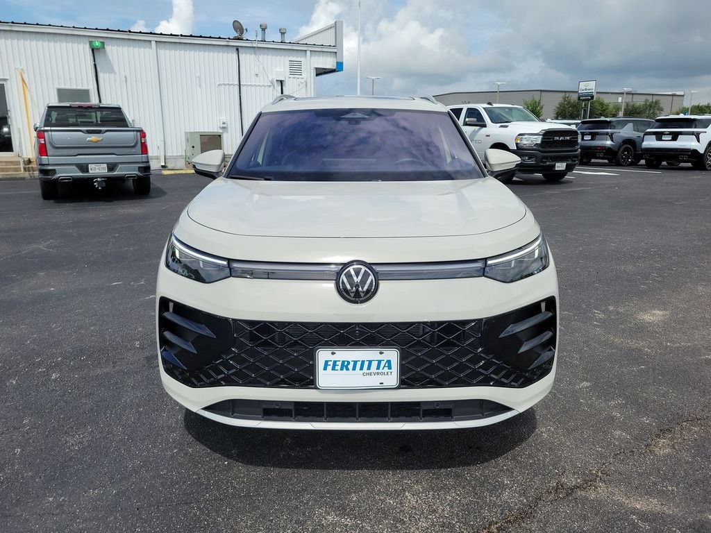 Used 2025 Volkswagen Tiguan SEL R-Line AWD/4WD image 31