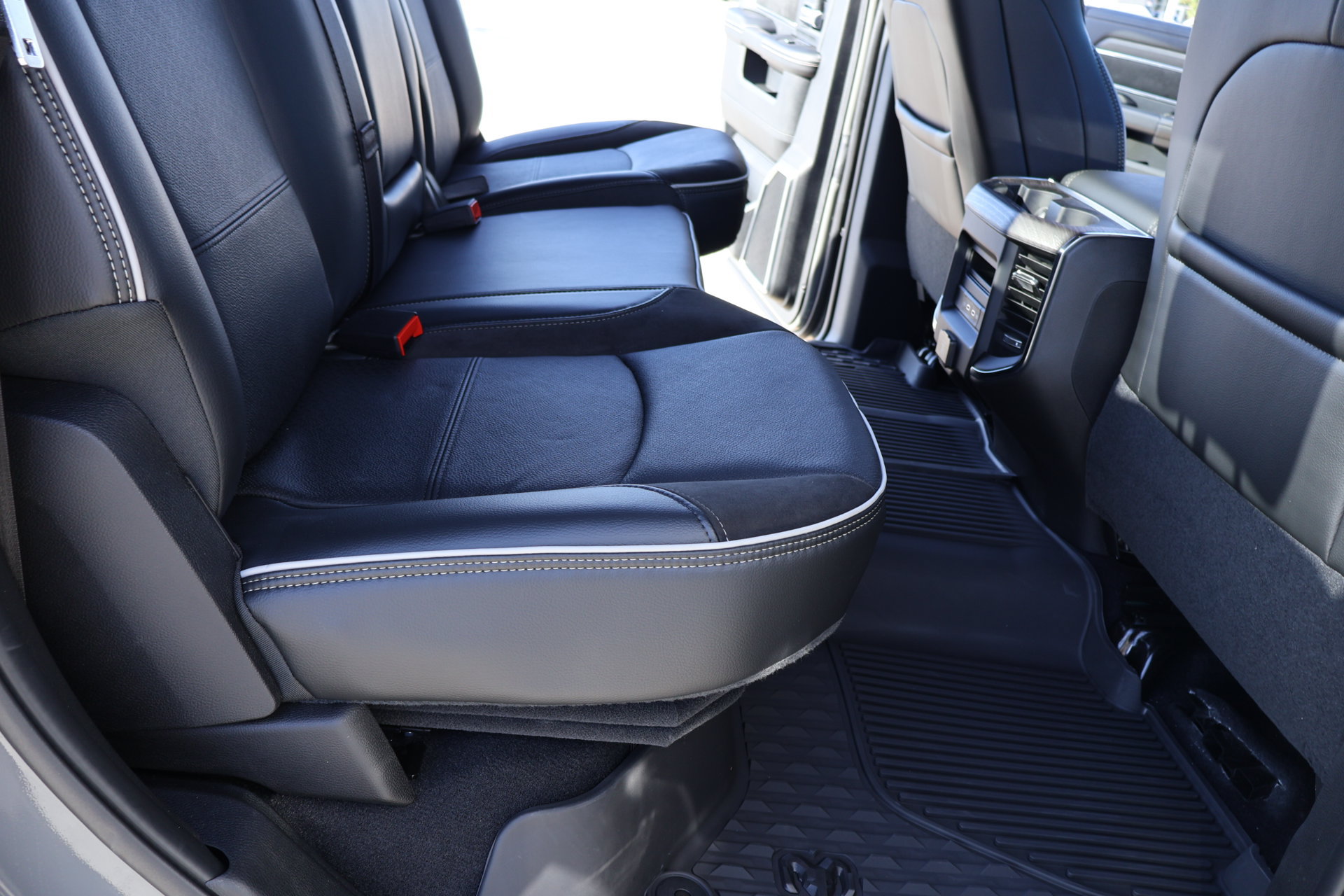 New 2027 RAM 3500 Laramie AWD/4WD image 15