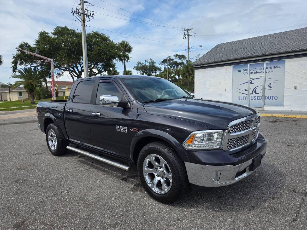 Used 2018 RAM 1500 Laramie RWD image 2
