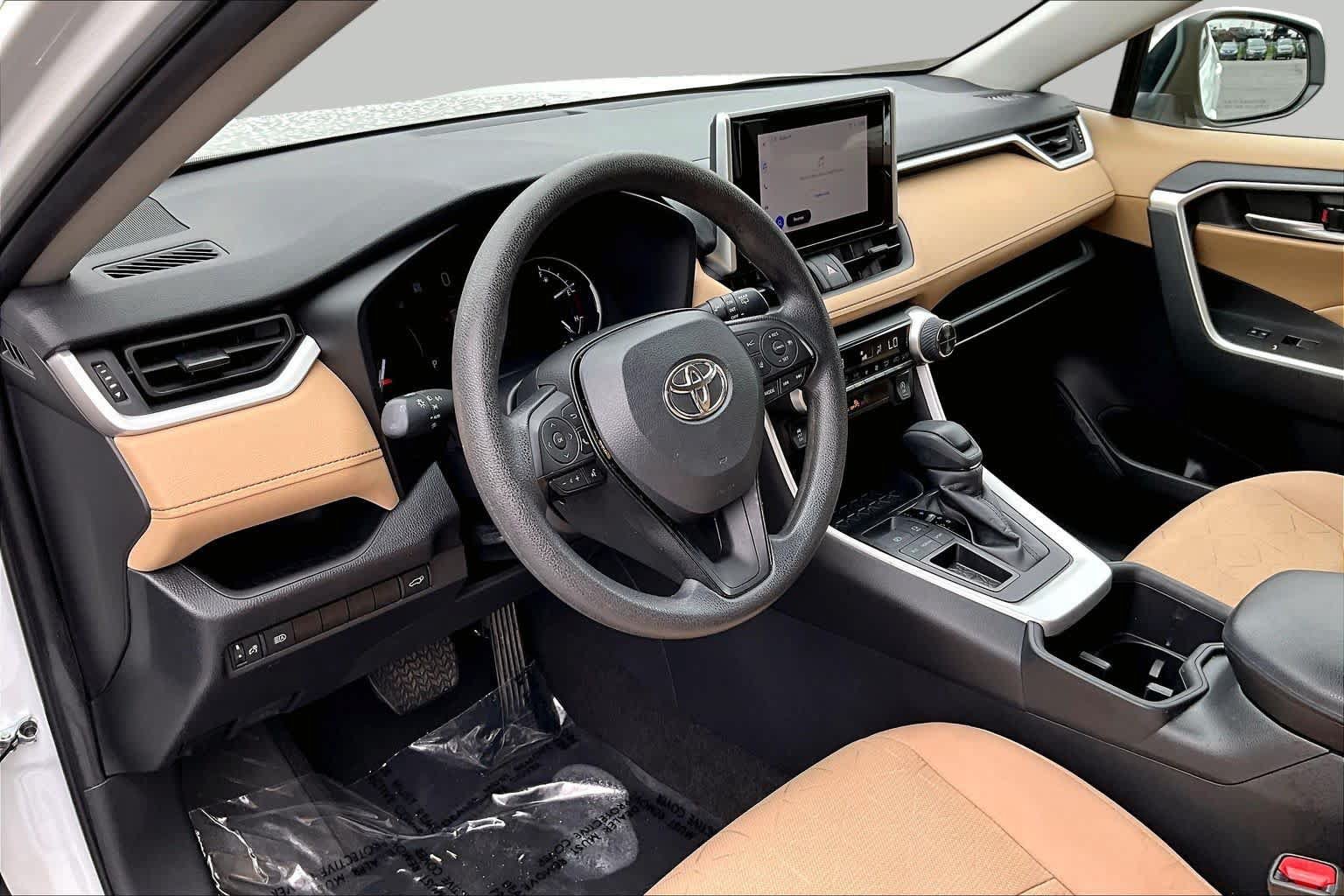 Used 2023 Toyota RAV4 XLE w/ Convenience Package FWD image 18