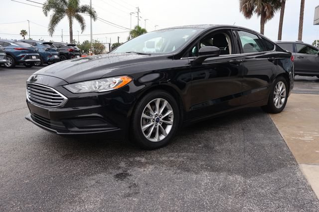 Used 2017 Ford Fusion SE FWD image 4