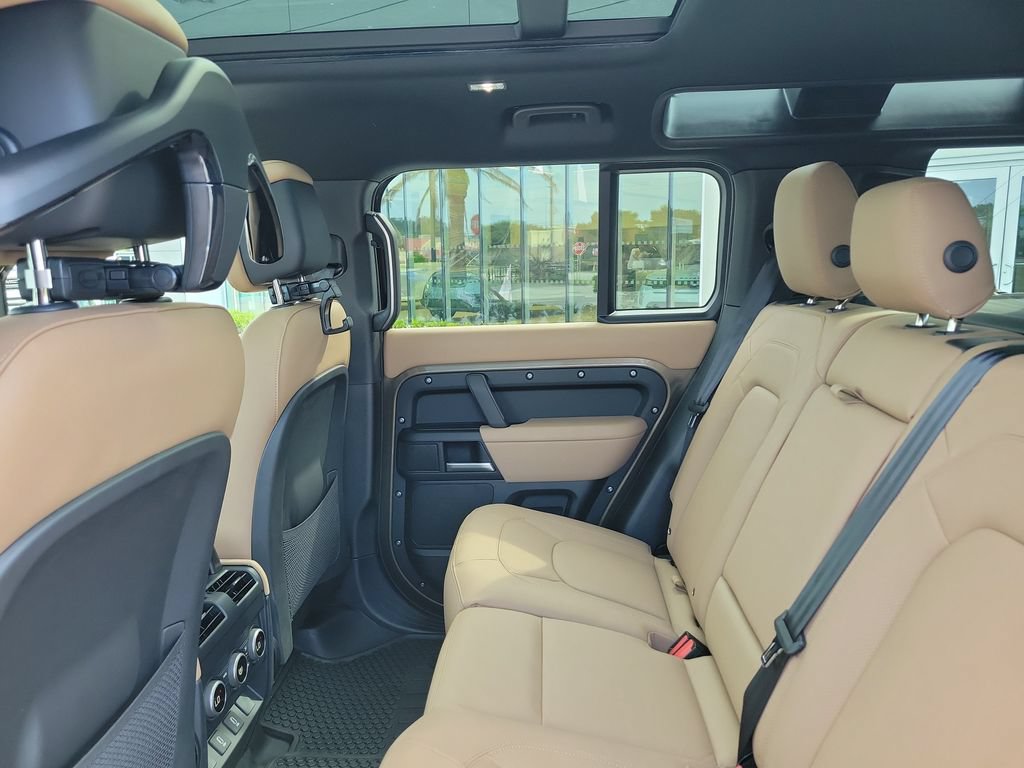 New 2026 Land Rover Defender 110 X-Dynamic SE AWD/4WD image 15