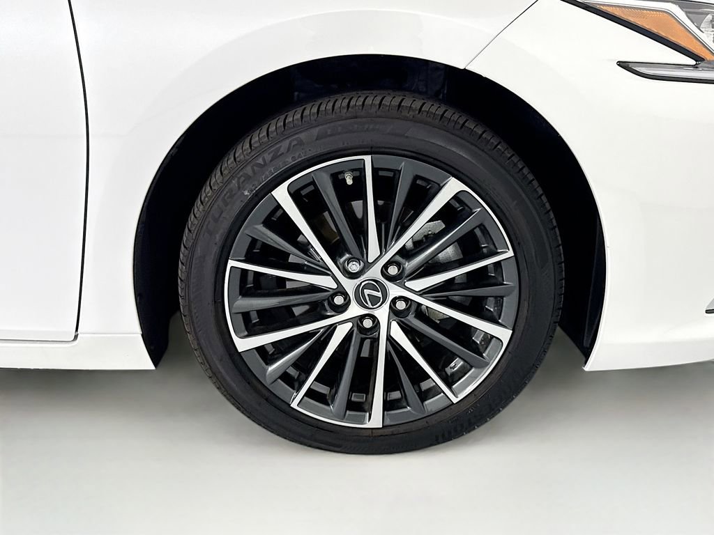 Certified 2025 Lexus ES 300h w/ Premium Package FWD image 32