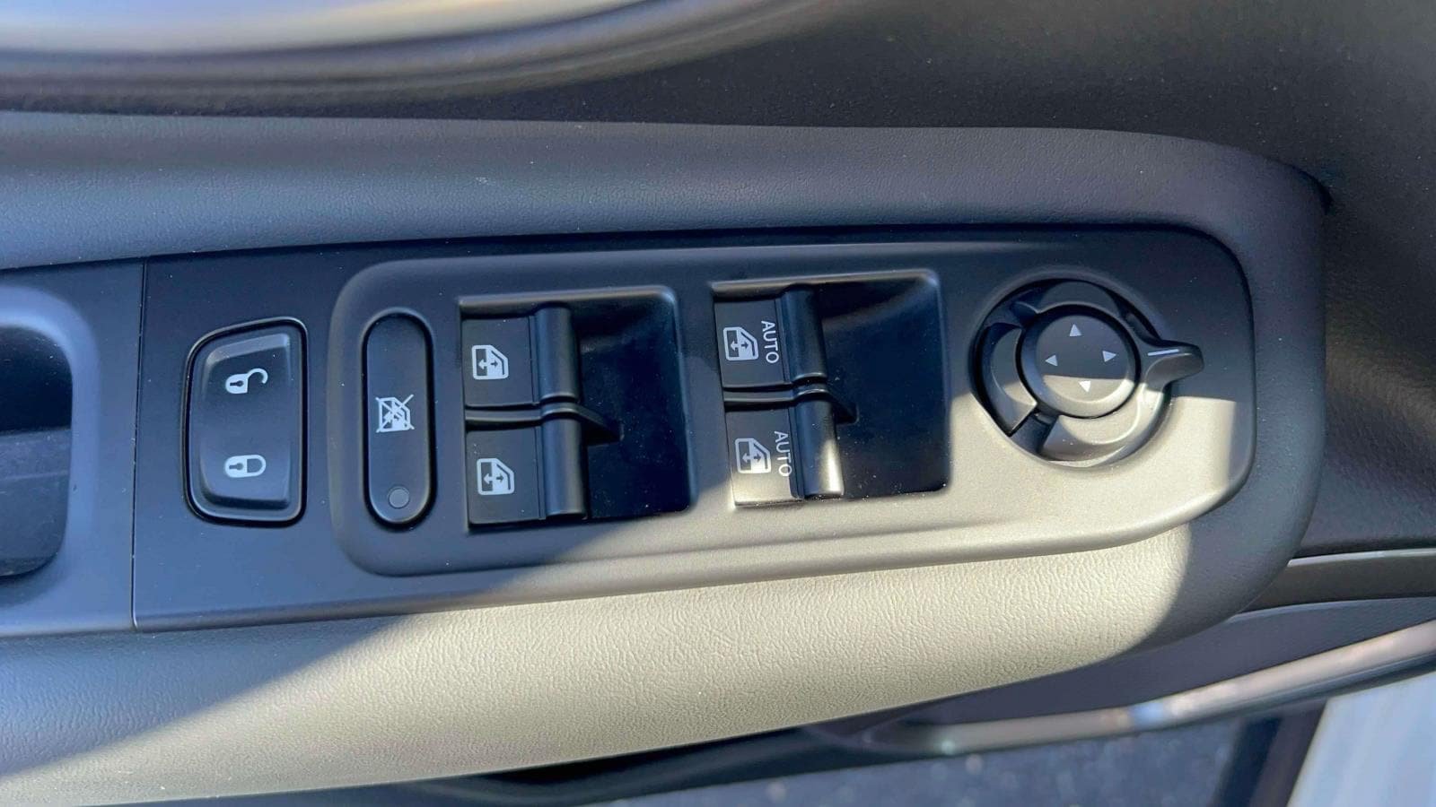 Used 2023 Jeep Renegade Latitude AWD/4WD image 24
