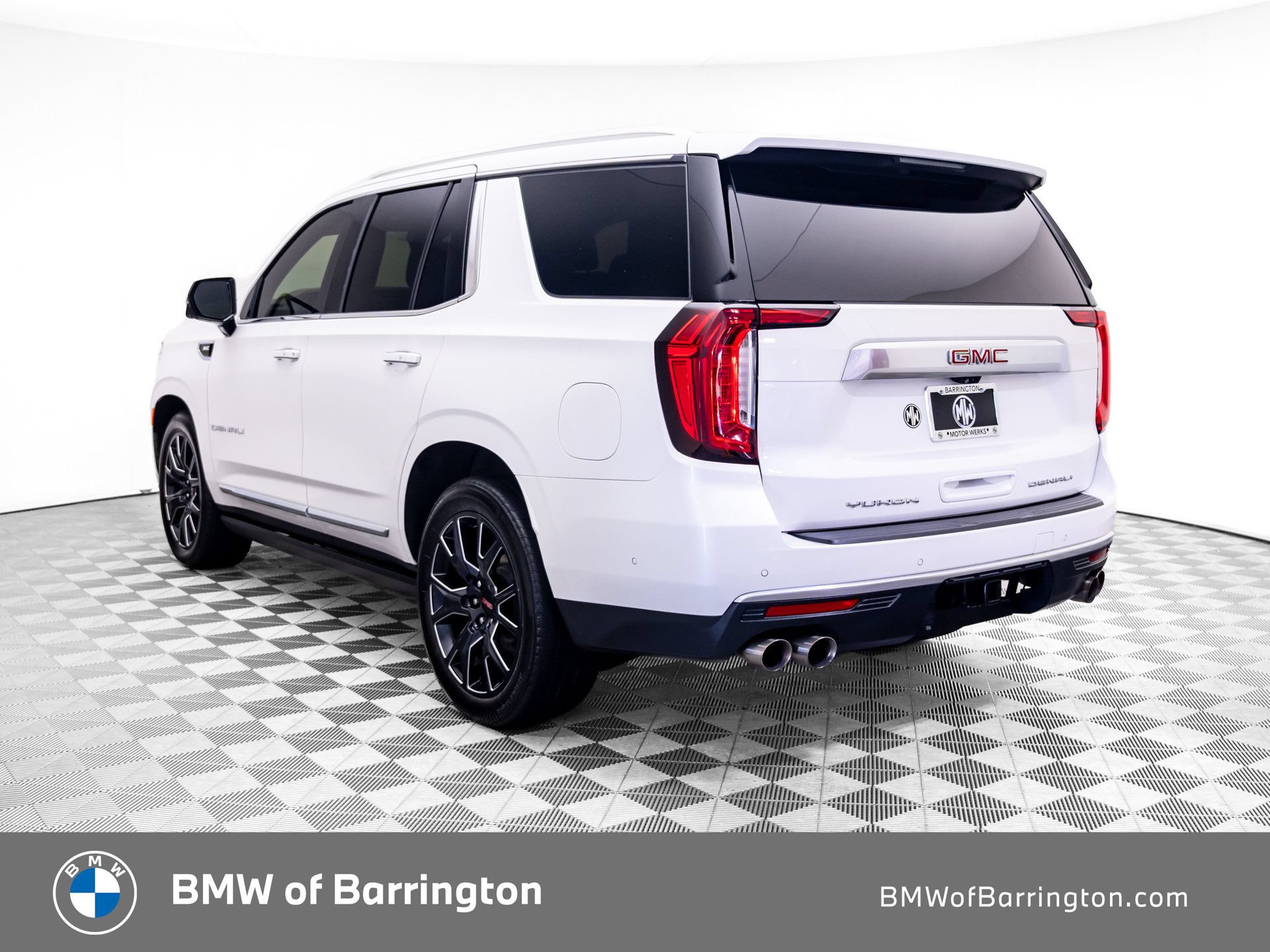 Used 2024 GMC Yukon Denali w/ Advanced Technology Package AWD/4WD image 3