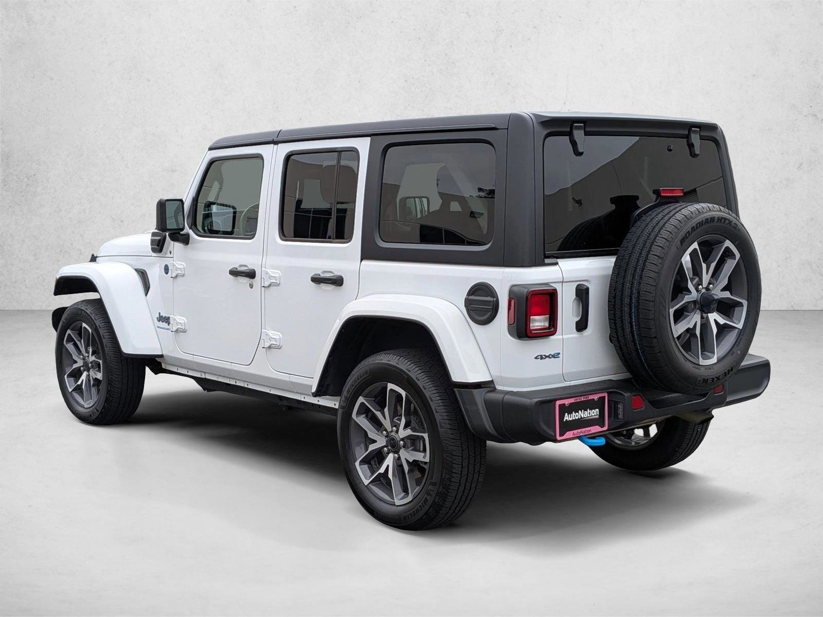Used 2024 Jeep Wrangler Unlimited AWD/4WD image 8