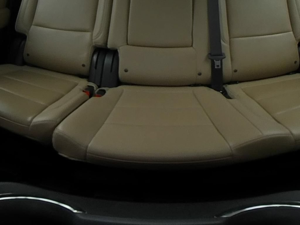 Used 2024 Chevrolet Suburban Premier RWD image 16