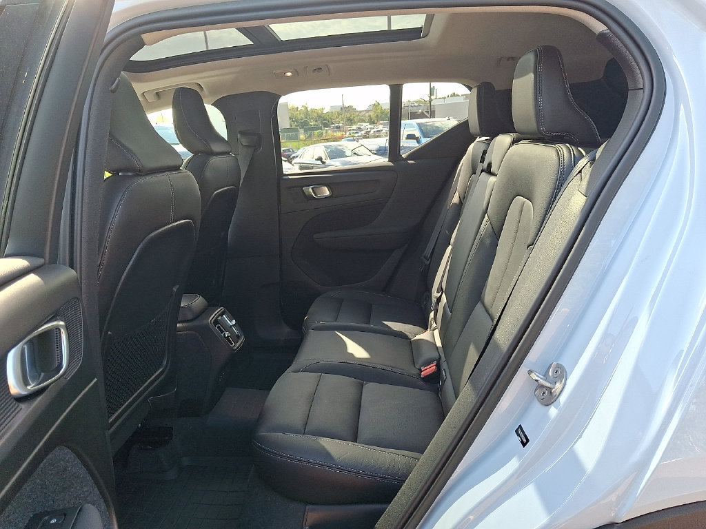 Certified 2024 Volvo XC40 B5 Plus w/ Protection Package Premier AWD/4WD image 10