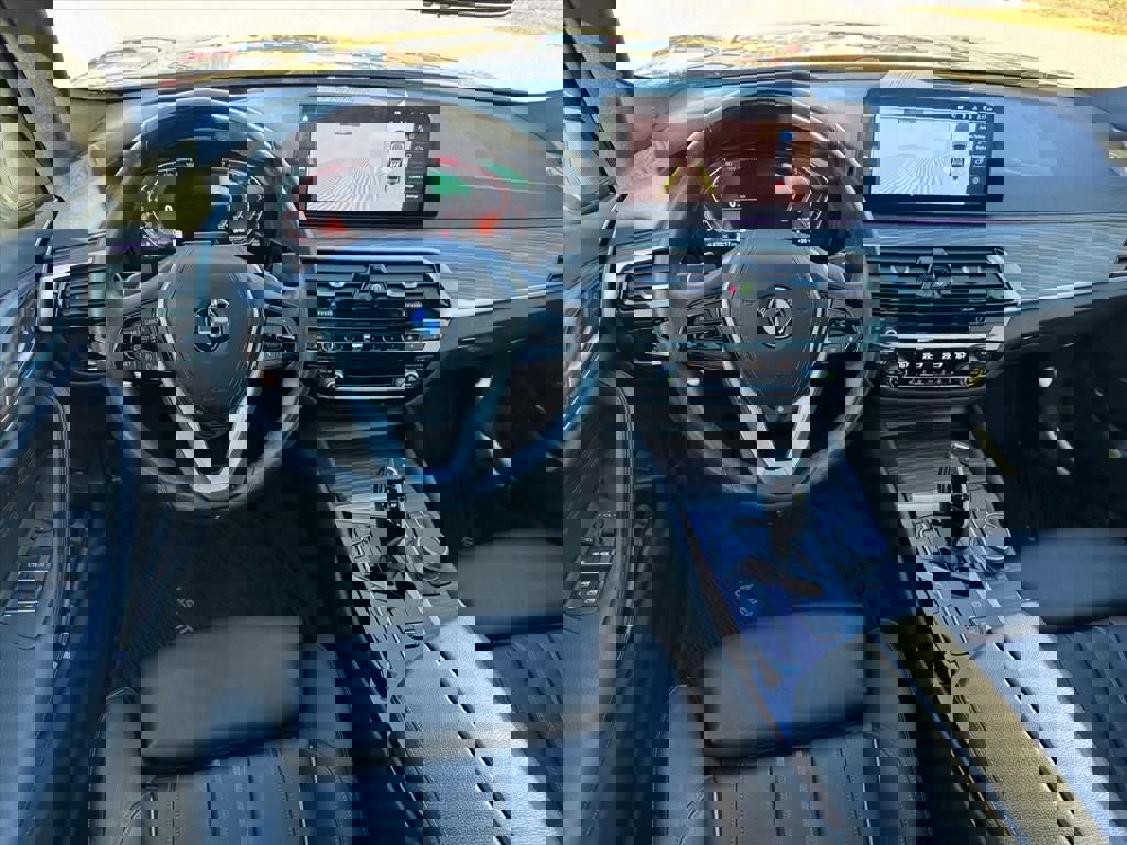 Used 2021 BMW 530i xDrive w/ Premium Package image 11