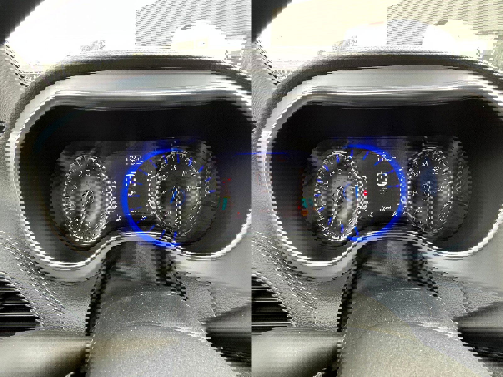 Used 2025 Chrysler Pacifica Limited image 9