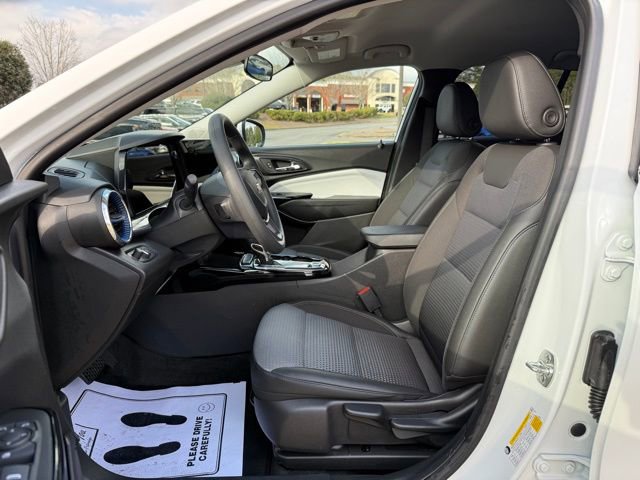 Used 2025 Chevrolet Trax LT FWD image 13