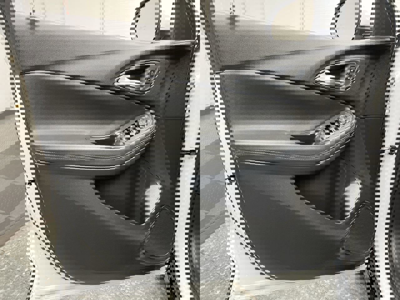 Certified 2024 Buick Encore GX Sport Touring w/ Comfort Package AWD/4WD image 7