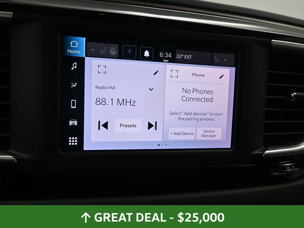 Used 2024 Chrysler Voyager LX image 38