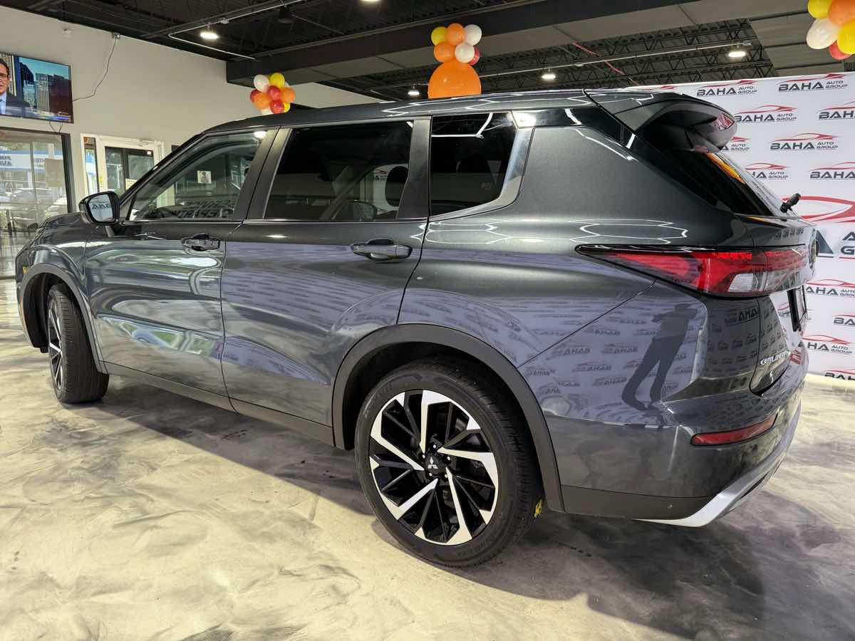 Used 2024 Mitsubishi Outlander AWD image 11