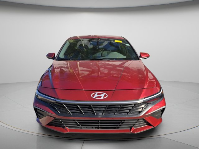 Used 2024 Hyundai Elantra SE FWD image 3
