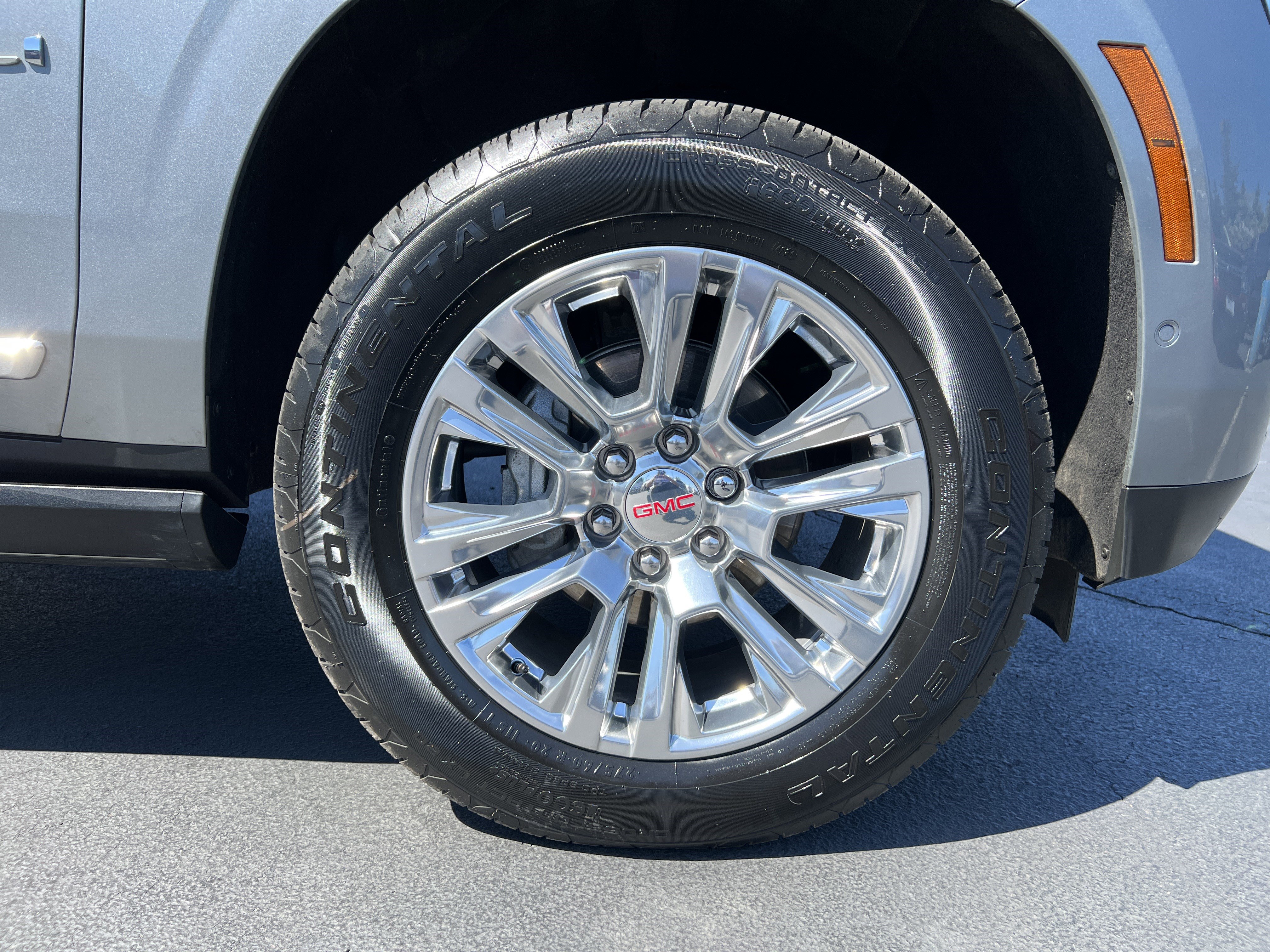 Used 2025 GMC Yukon XL Denali image 12