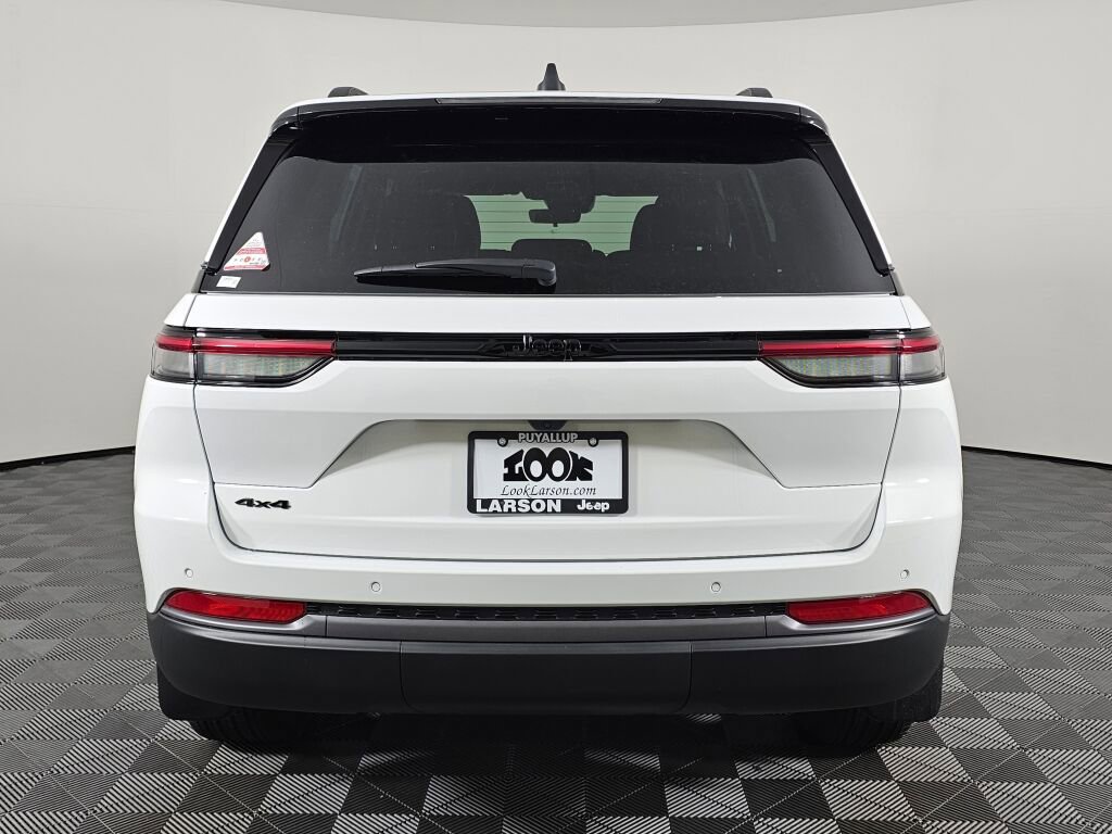 New 2026 Jeep Grand Cherokee Altitude image 4