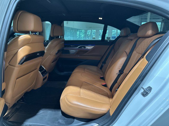 Used 2020 BMW 745e xDrive AWD/4WD image 47