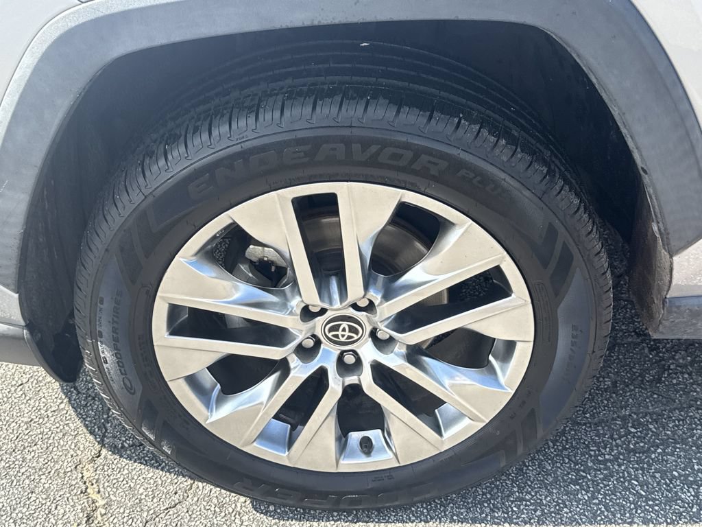 Used 2021 Toyota RAV4 XLE Premium FWD image 11